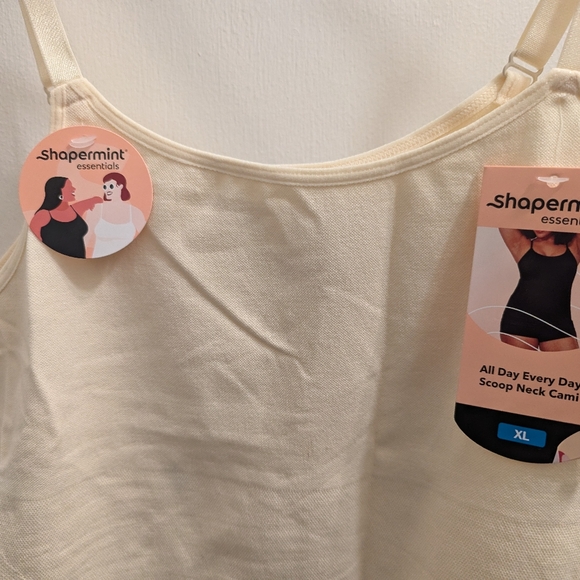 Shapermint Essentials All Day Every Day day Scoop Neck Cami - Picture 2 of 7
